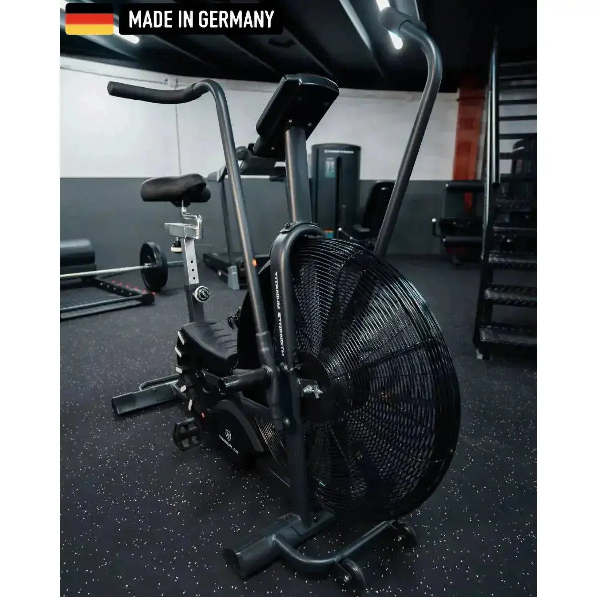 Titanium Strength Air Bike Pro V2 + Windschutz Titanium Strength