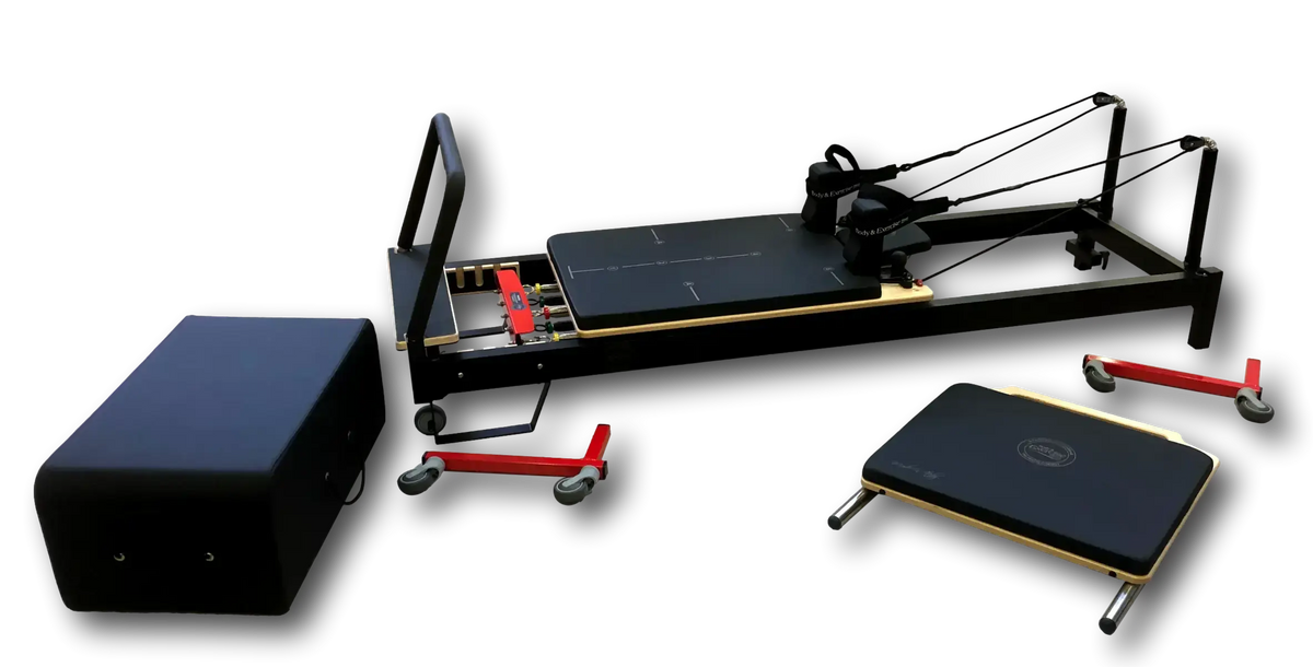 Body & Exercise Reformer Salvaspazio aus Aluminium, flach liegend mit Sitzbox und Sprungbrett als Zubehör