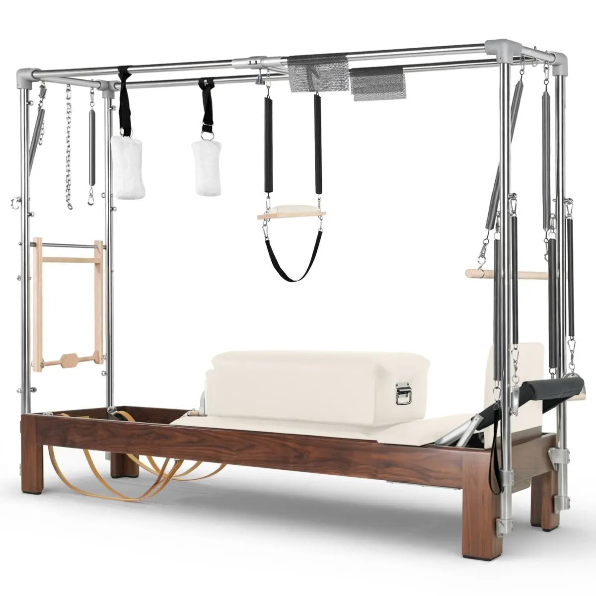 Elina Pilates Cadillac Reformer aus Walnussholz – Schrägansicht mit Stahlrahmen und Polstern in Altrosa, Elfenbein