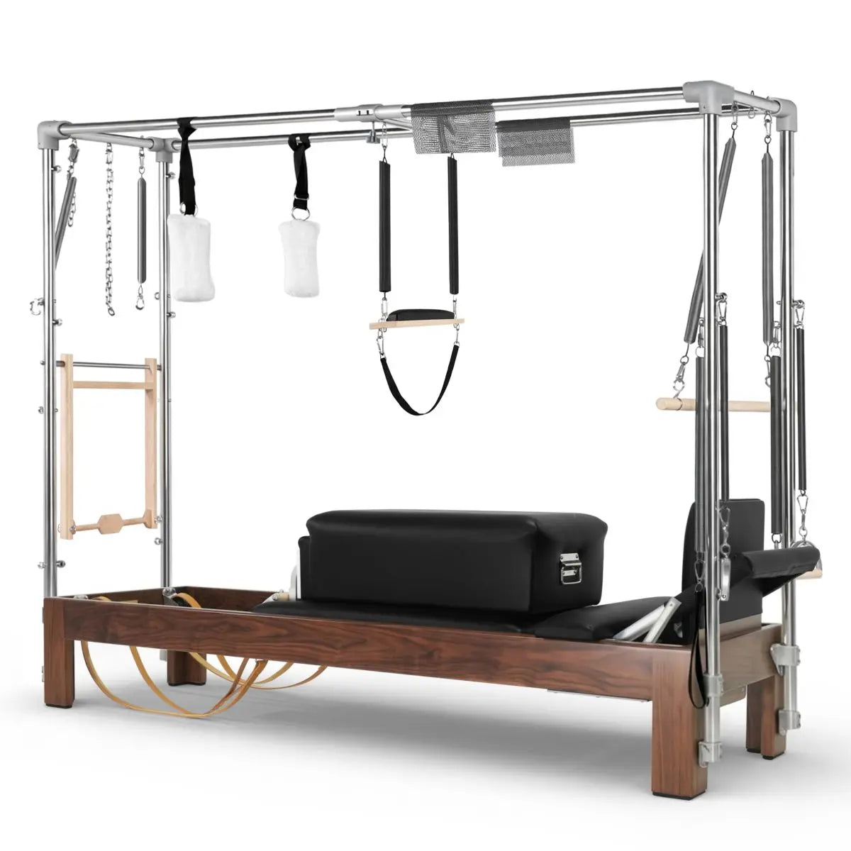Elina Pilates Cadillac Reformer aus Walnussholz – Schrägansicht mit Stahlrahmen und Polstern in Schwarz