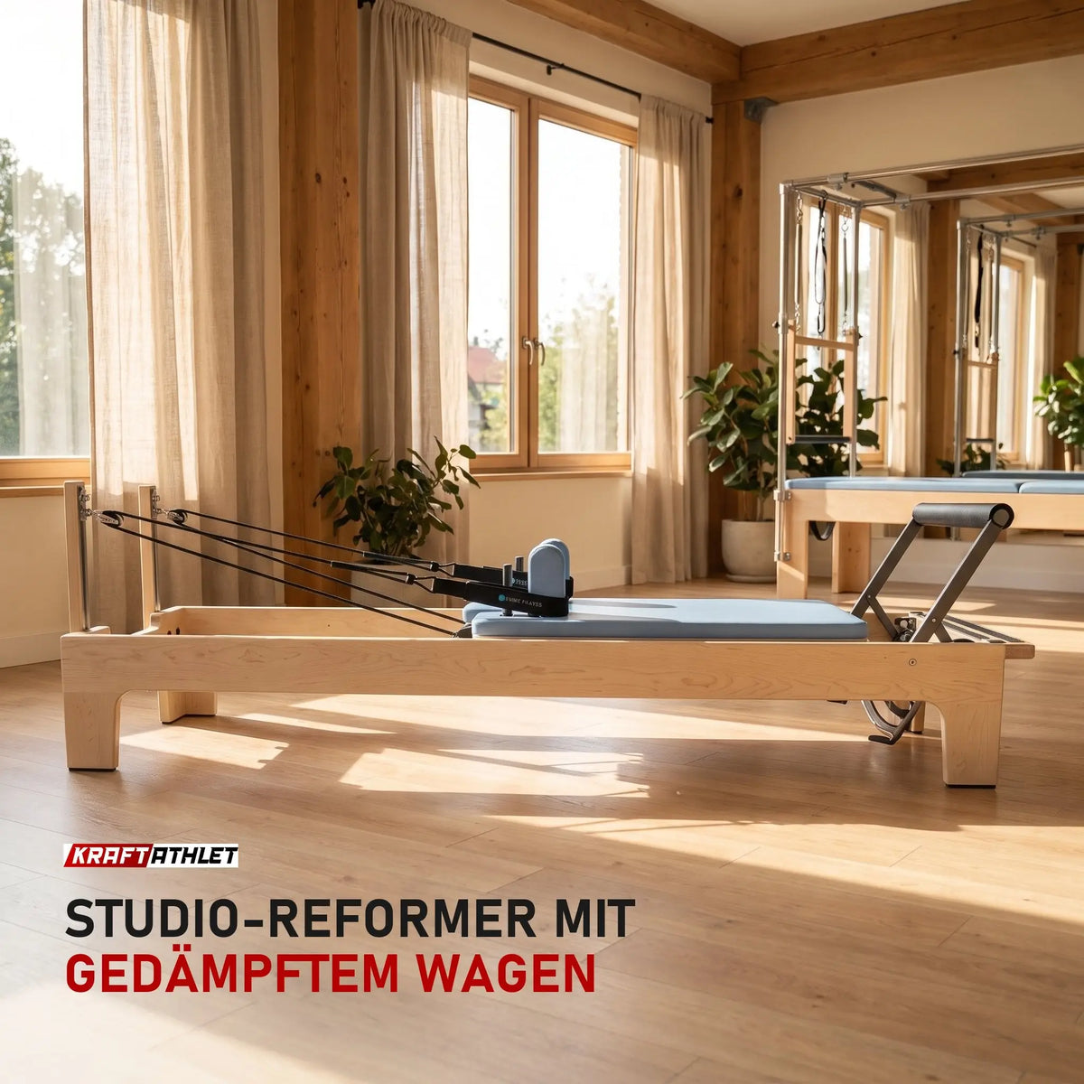Elina Pilates Club Reformer aus Ahornholz in einem hellen Pilates-Studio mit Holz und Leinen