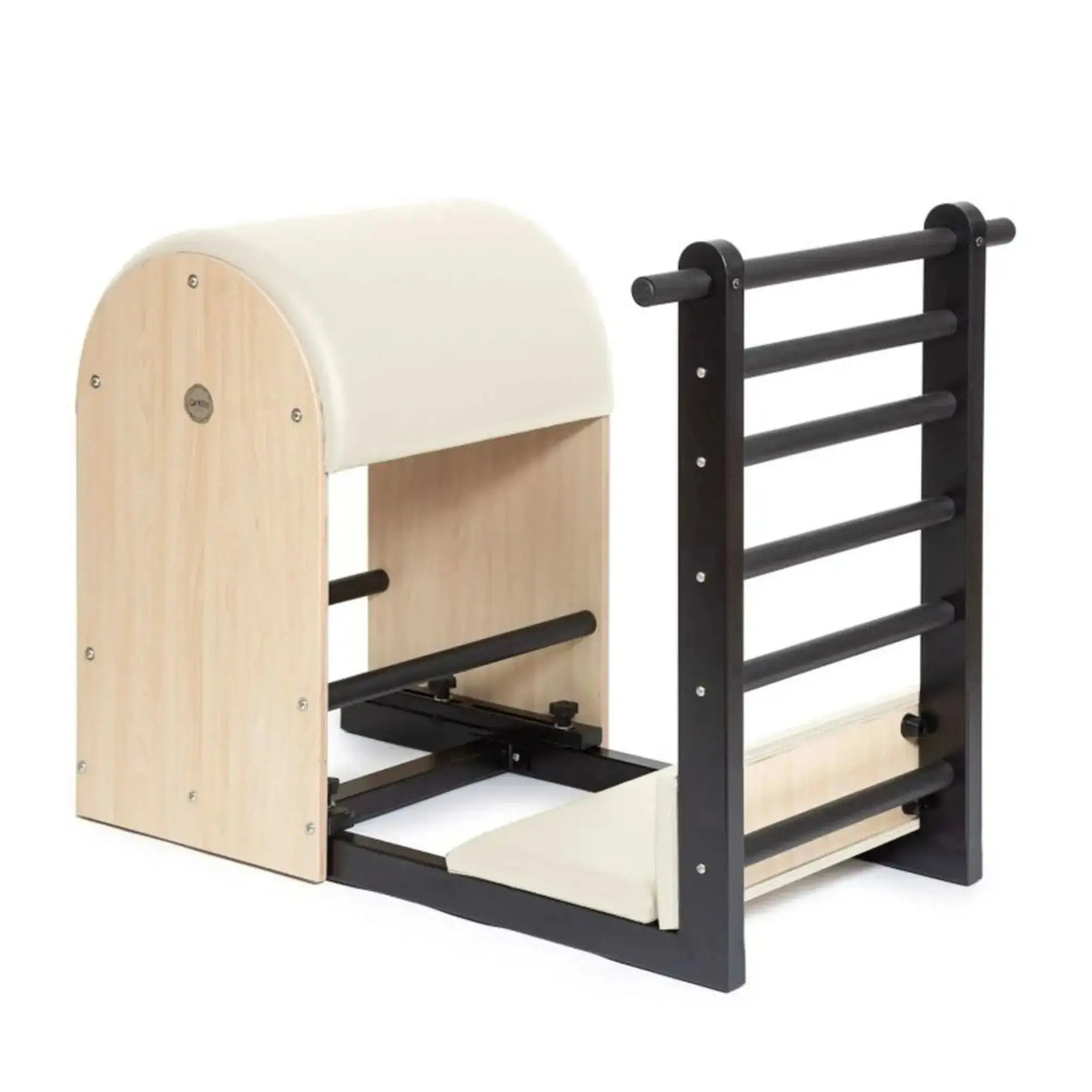 Elina Pilates Elite Ladder Barrel mit Stahlbasis – Seitenansicht mit elfenbeinfarbenem Bezug, Holzkorpus und Sprossenleiter
