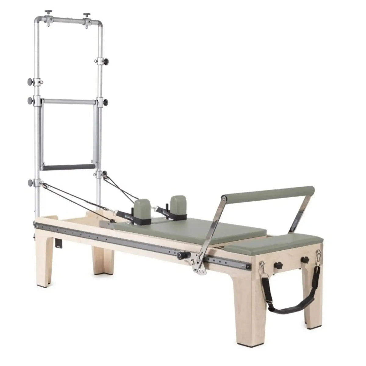 Elina Pilates Master Instructor Physio Reformer mit Tower – Schrägansicht mit Polstern in Eisblau, freigestellt vor weißem Hintergrund