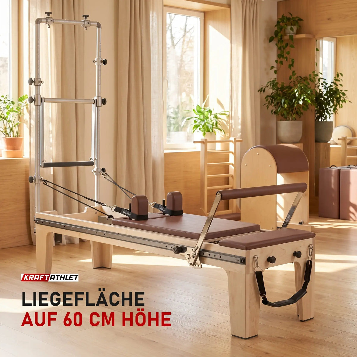 Elina Pilates Master Instructor Physio Reformer mit Tower in einem hellen Pilates-Studio mit Holz und Leinen