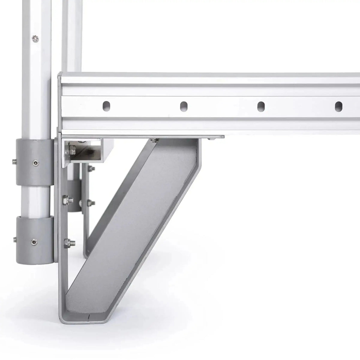 Elina Pilates Mentor Reformer mit Tower aus Aluminium – Detail des Aluminium-Standfußes am Tower-Pfosten