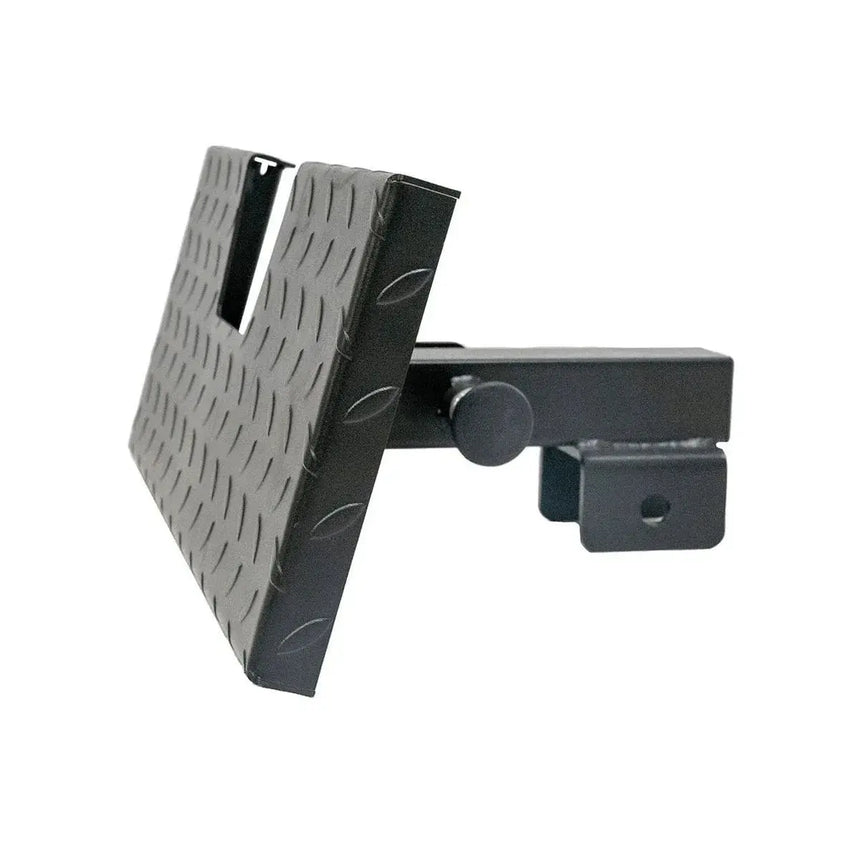 Force USA Fußplatte für Tiefzugübungen, angebracht an einem All-In-One Trainer mit verstellbarem Winkel und rutschfester Oberfläche.