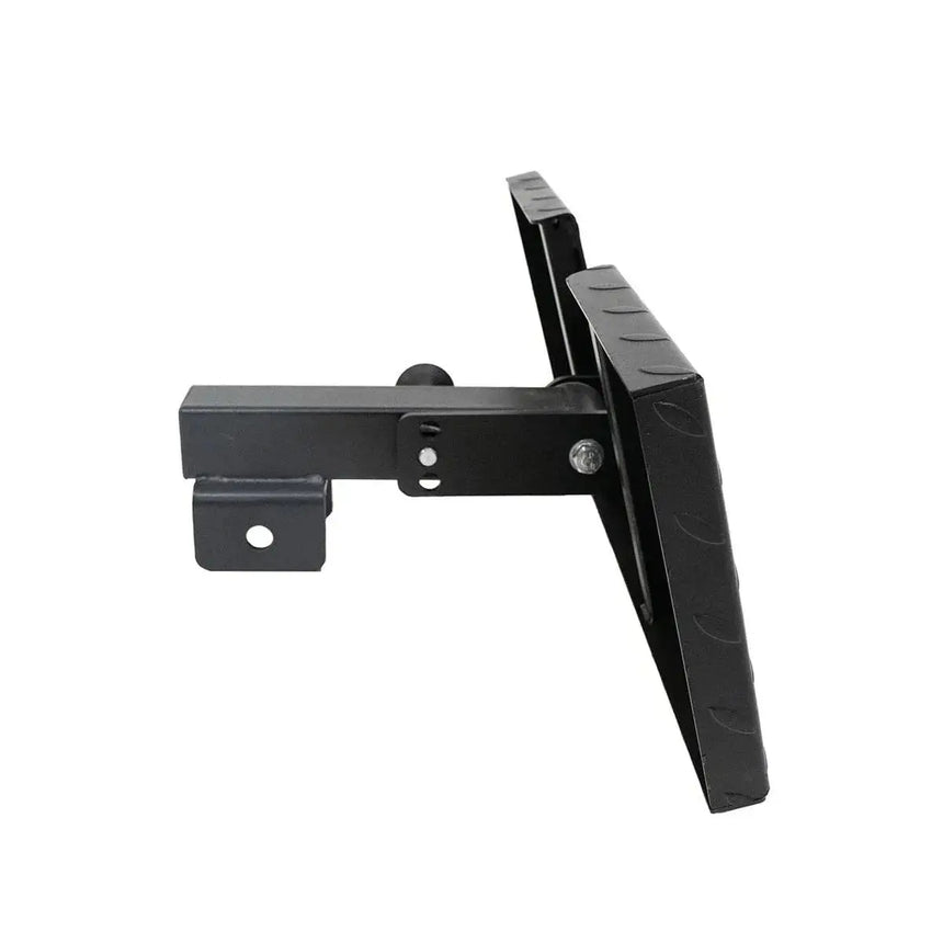 Force USA Fußplatte für Tiefzugübungen, angebracht an einem All-In-One Trainer mit verstellbarem Winkel und rutschfester Oberfläche.