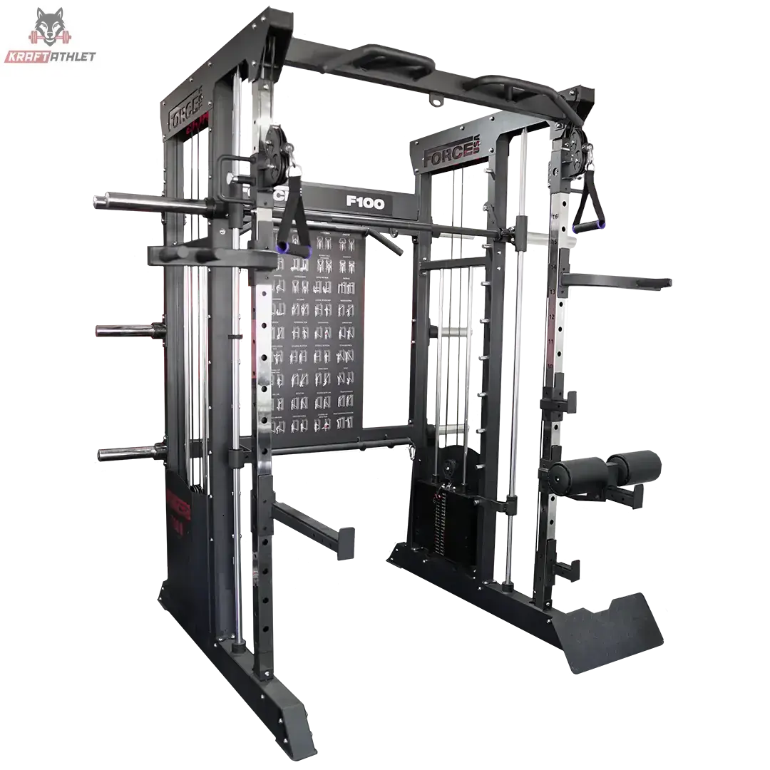 Force USA F100 V2 All-In-One Trainer in Schwarz, Schrägansicht mit Gewichtsstapel und Smith-Führung