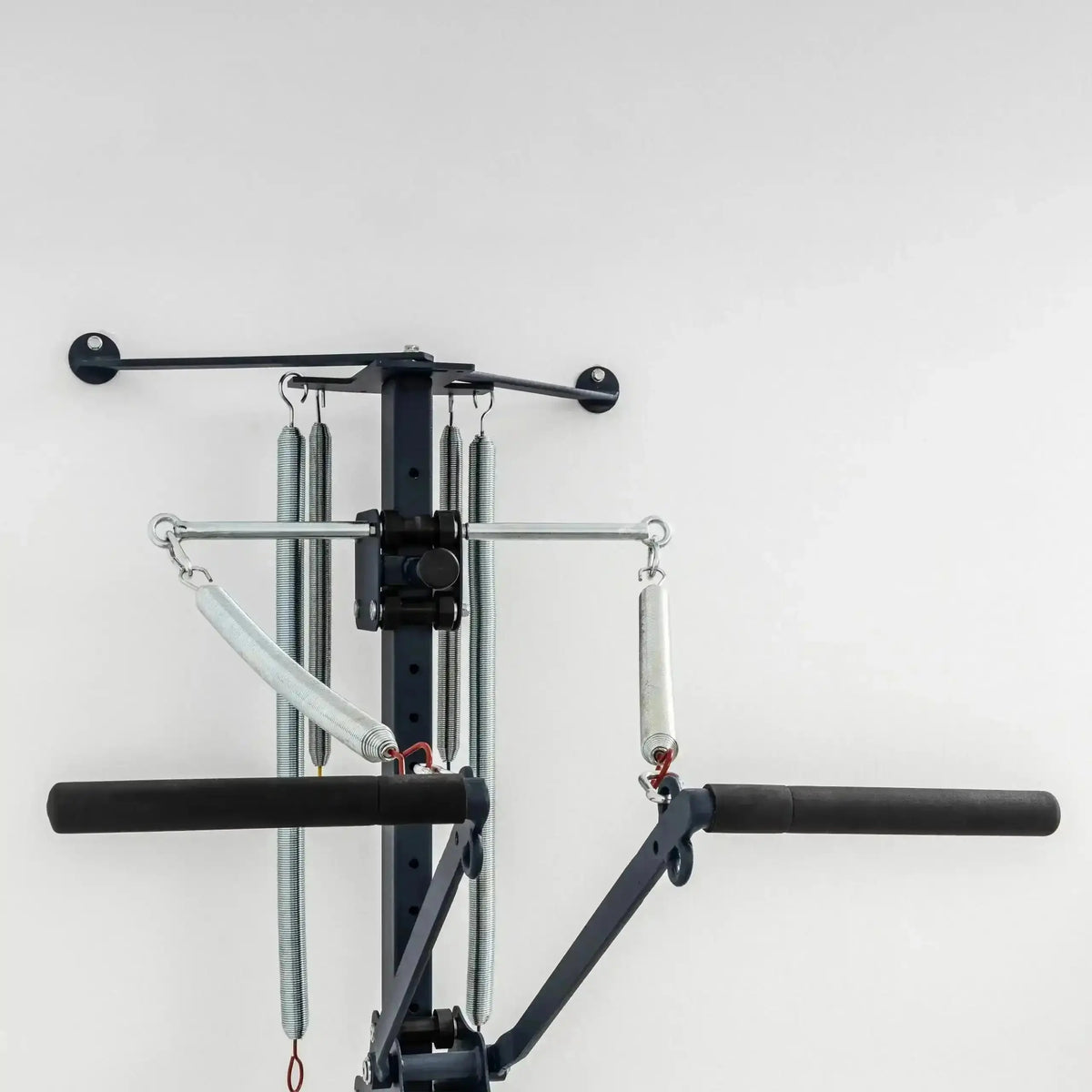 Hegren TALMA 62CT Convertible Tower: Vorderansicht mit Push-Through-Bar, Federn und Rolle