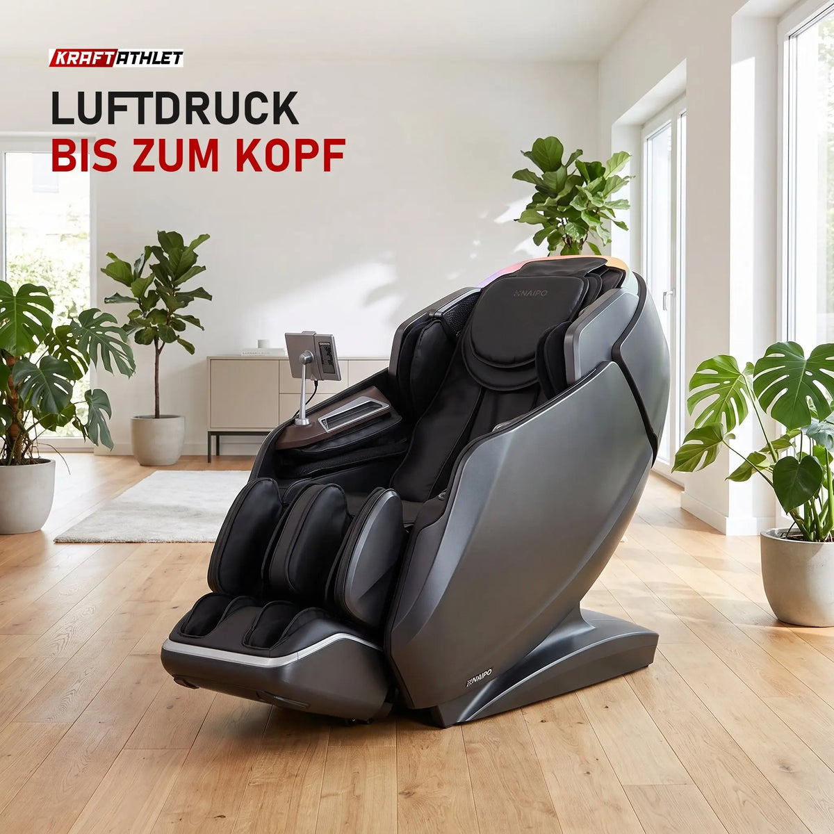NAIPO S61 4D Massagesessel in einem hellen Wohnzimmer mit Pflanzen