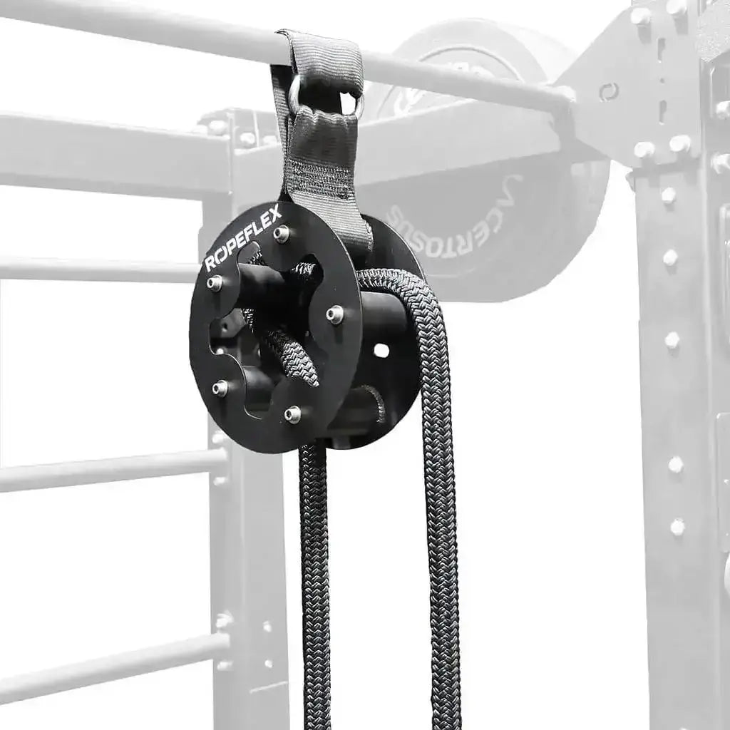 Ropeflex RX505 Endlosseil-Trommel, an einer Stange aufgehängt mit schwarzem Seil
