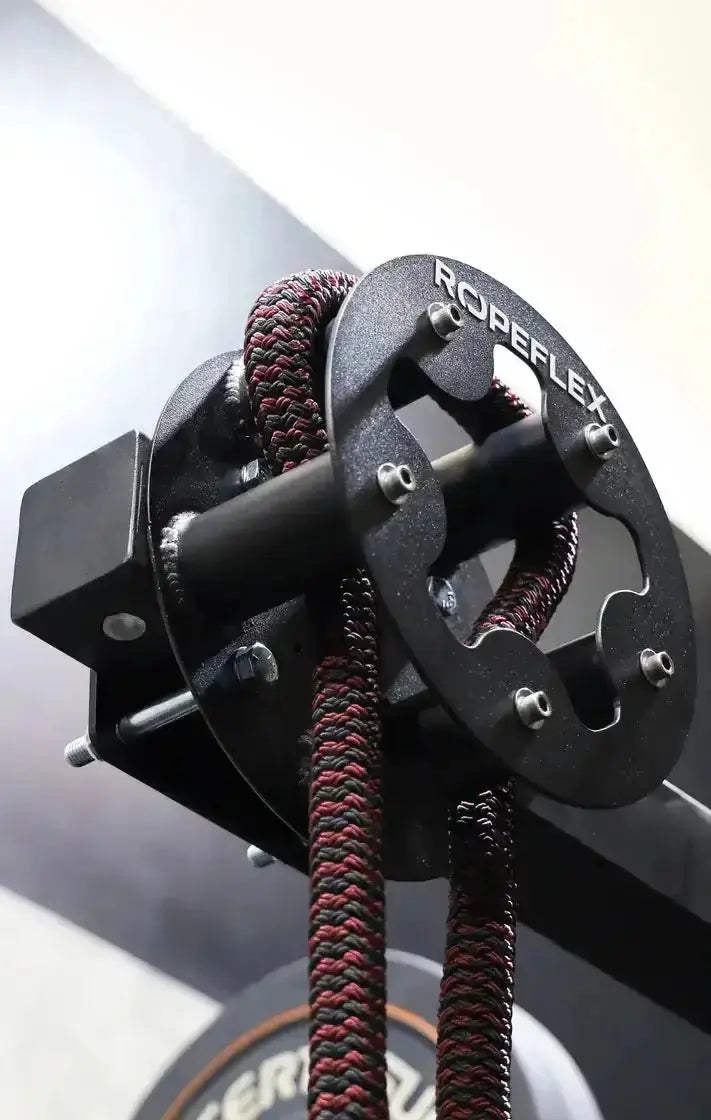 Ropeflex RX505 Endlosseil-Trommel, Detail der Trommel mit rot-schwarzem Seil am Rahmen