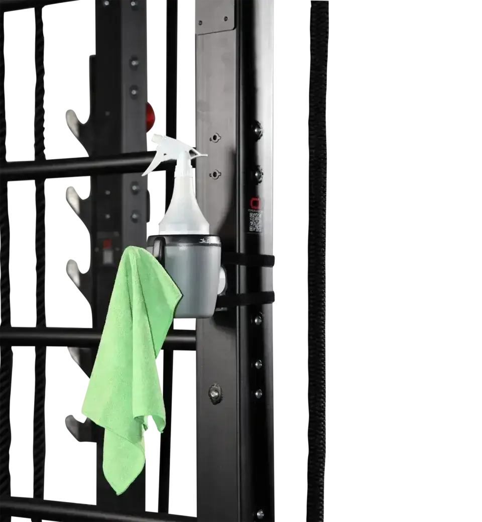 Ropeflex RX8200 Endlosseil-Rig, Detail der Halterung mit Sprühflasche und Handtuch