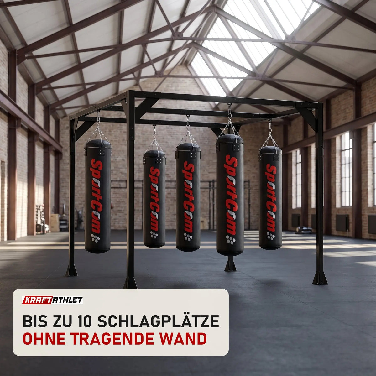 SportCom Modulare Sandsack-Station in einer hellen Kampfsporthalle