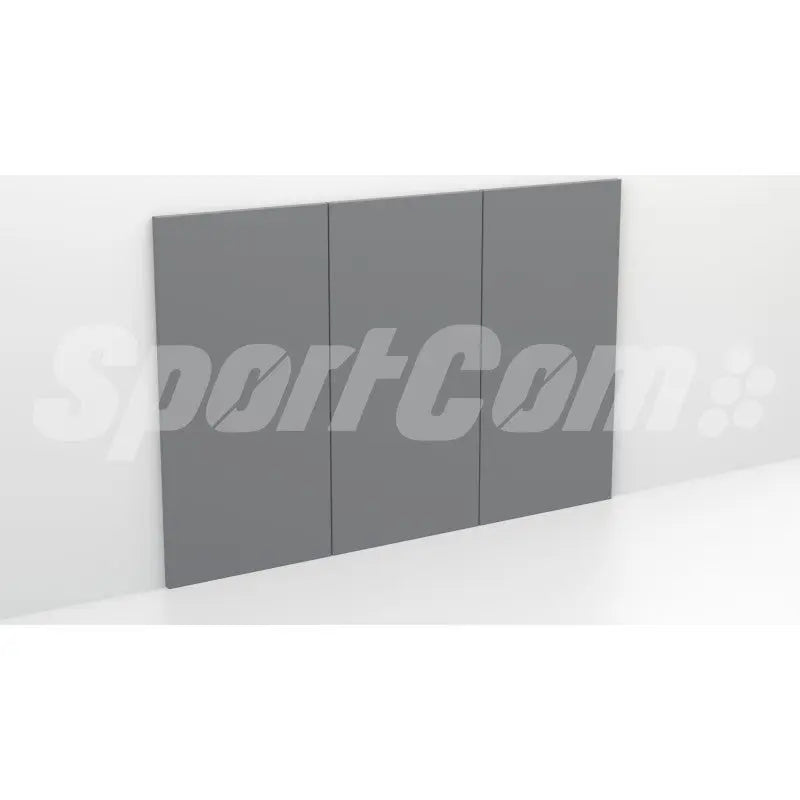 SportCom Wandpolster Standard, hellgraues Polster 1,50 × 1 m, Schrägansicht