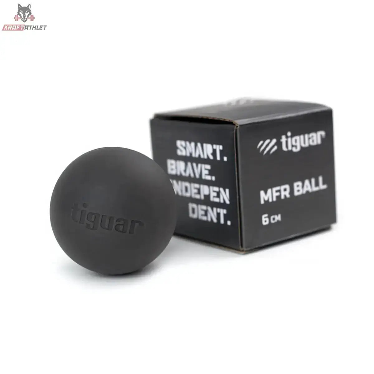 tiguar MFR Ball Massageball hart in Schwarz neben der schwarzen Verpackung, Schrägansicht