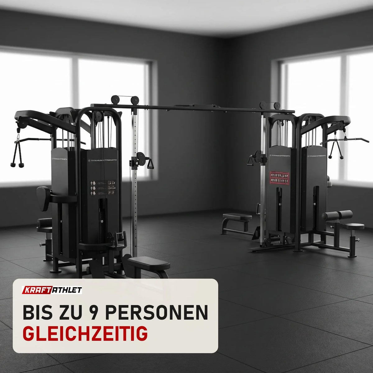 Titanium Strength Black Series Multistation 8 Stationen in einem fertig eingerichteten Studio mit dunklen Wänden und Gummiboden