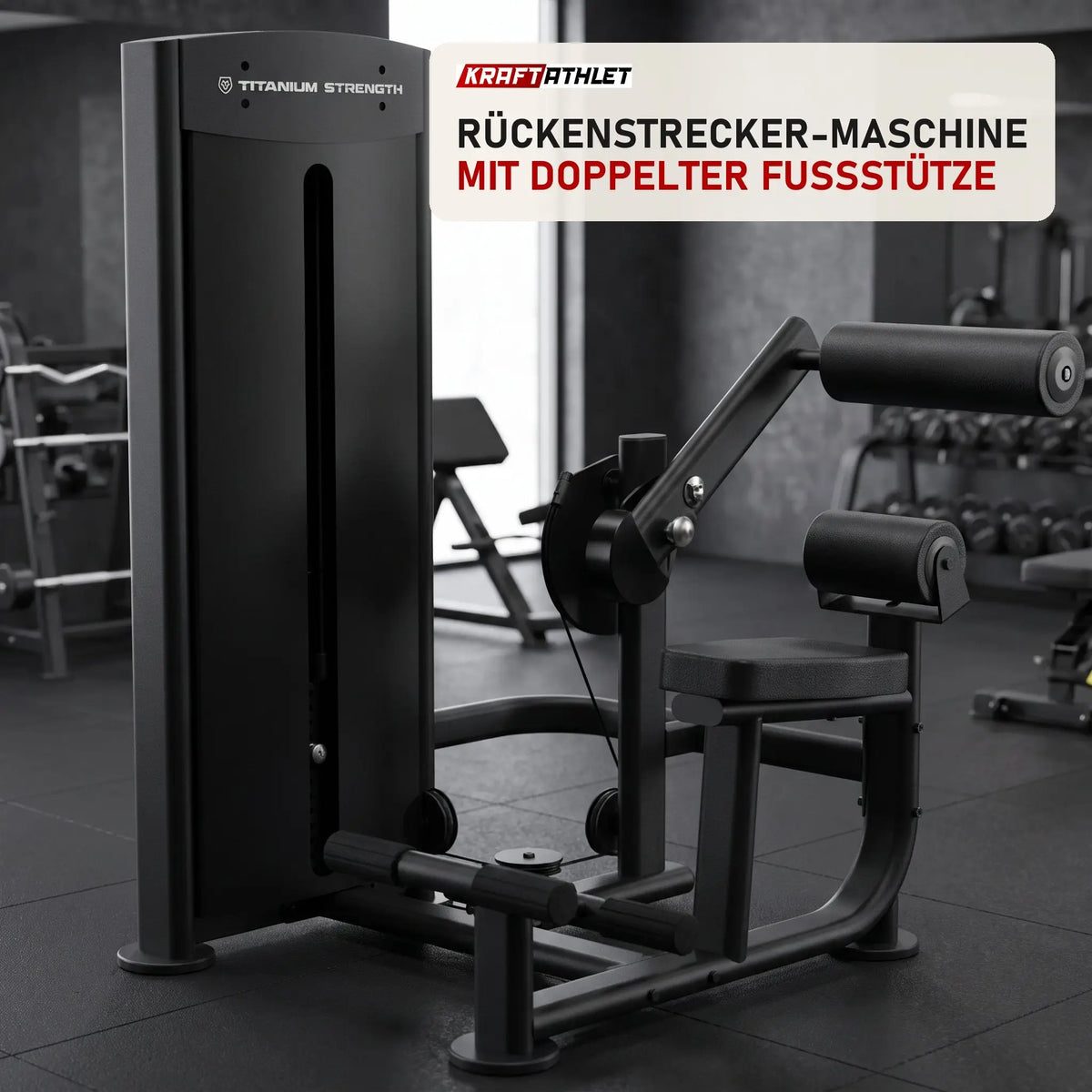 Titanium Strength Black Series Rückenstreckung in einem fertig eingerichteten Studio mit dunklen Wänden und Gummiboden