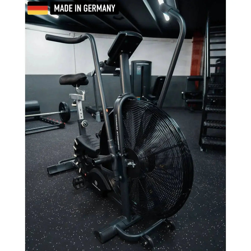 Titanium Strength Air Bike Pro V2 + Windschutz Titanium Strength