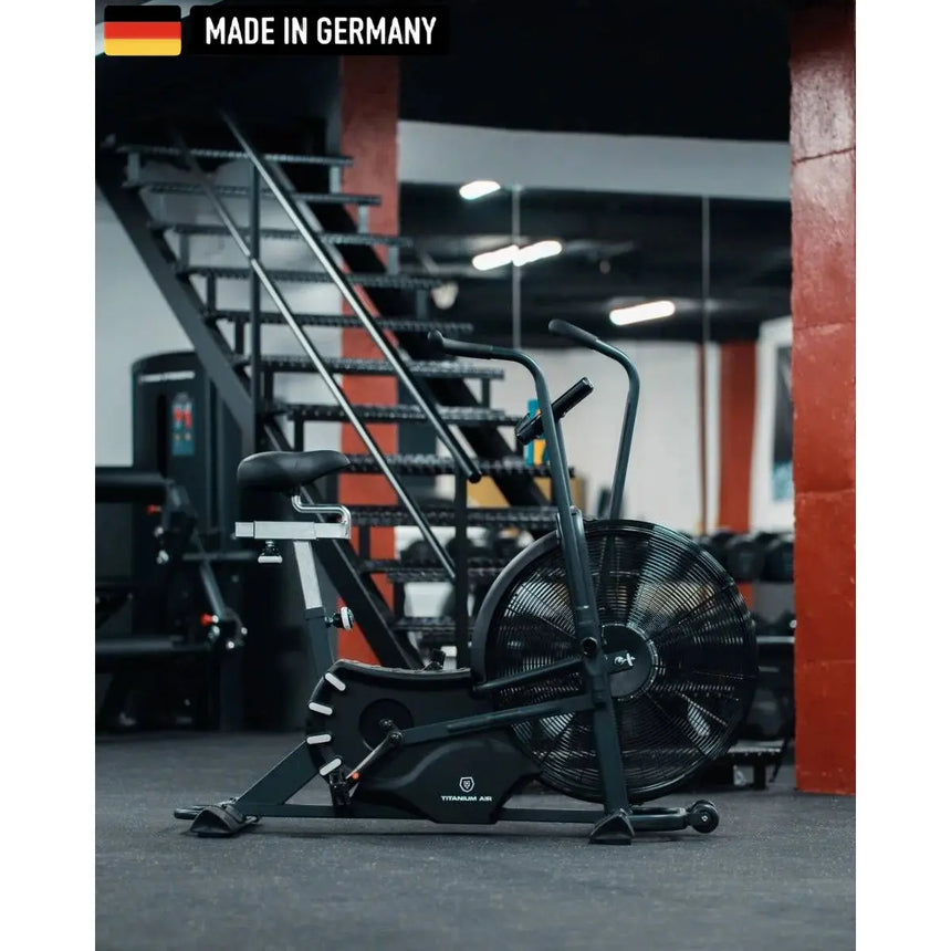 Titanium Strength Air Bike Pro V2 + Windschutz Titanium Strength