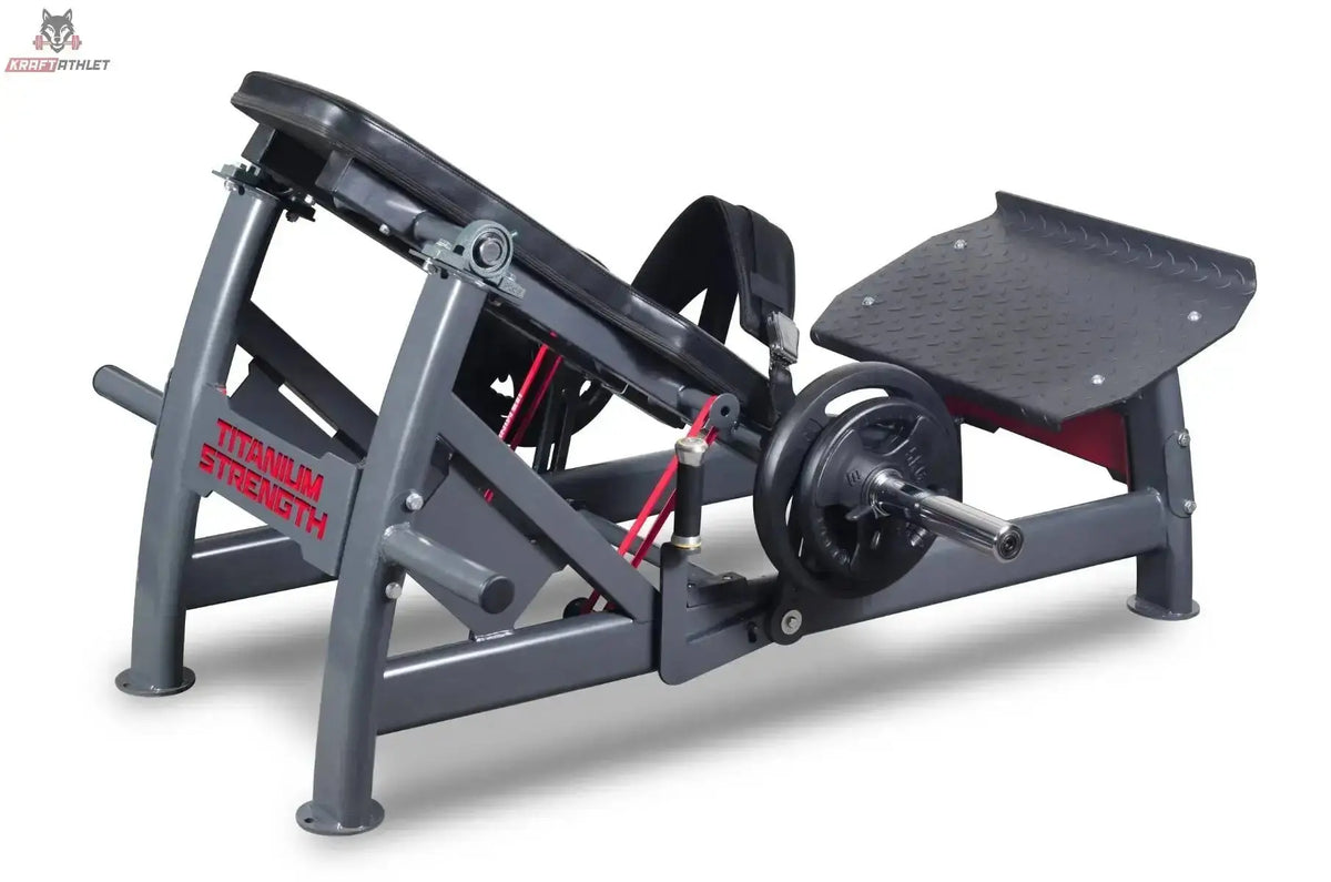 Titanium Strength DHP360 Deluxe Hip Thrust in Schrägansicht von hinten mit beladenen Hantelscheiben und Hüftgurt