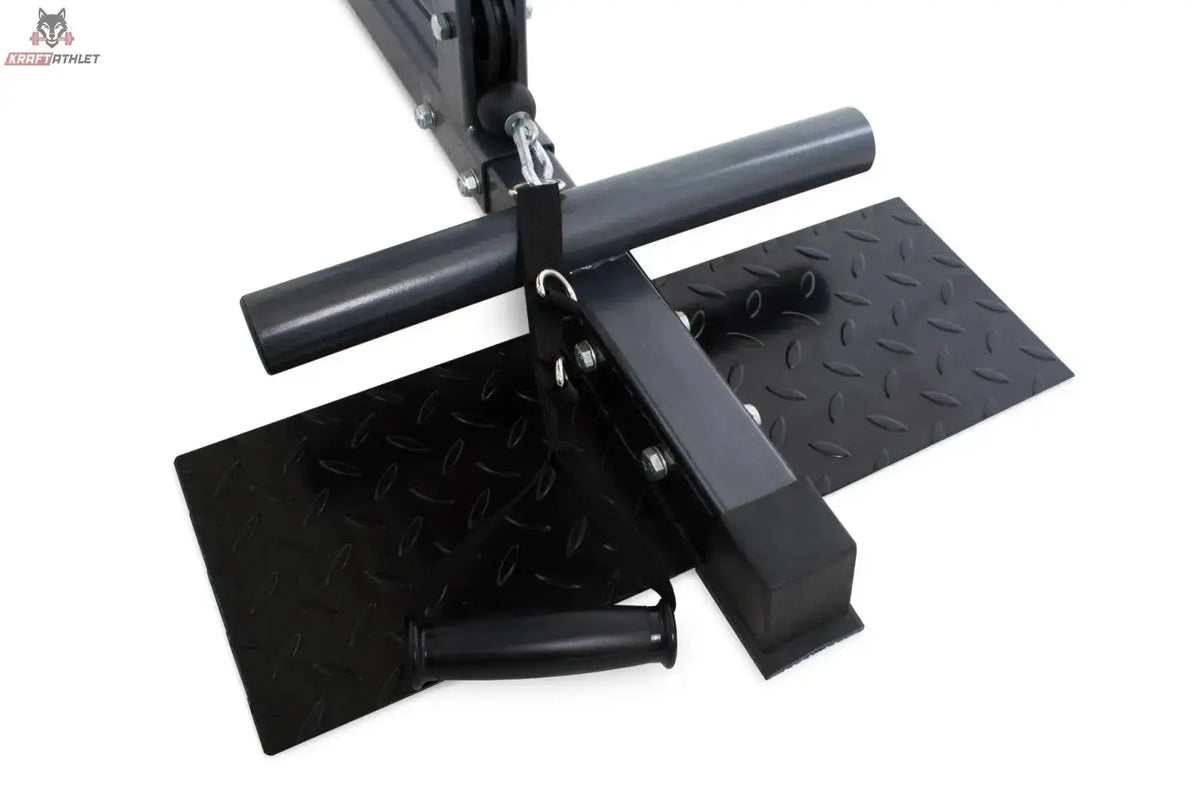 Titanium Strength High Lat / Row Machine PR50, Detail der Fußplatte mit Aufnahme für Hantelscheiben