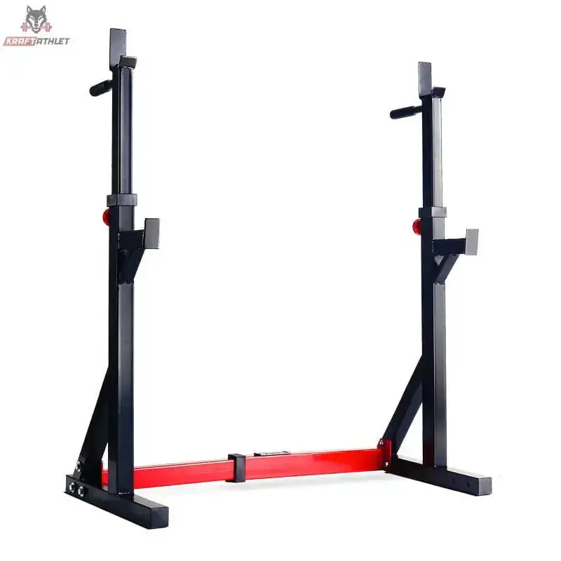Titanium Strength Squat Rack / Dip Stand 270RS, Schrägansicht in Schwarz mit roter Bodenstrebe