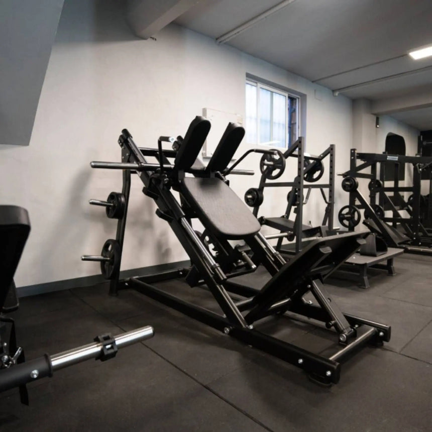 Titanium Strength | BS-PL33 | Hackenschmidt Kniebeuge Maschine Black Series Titanium Strength