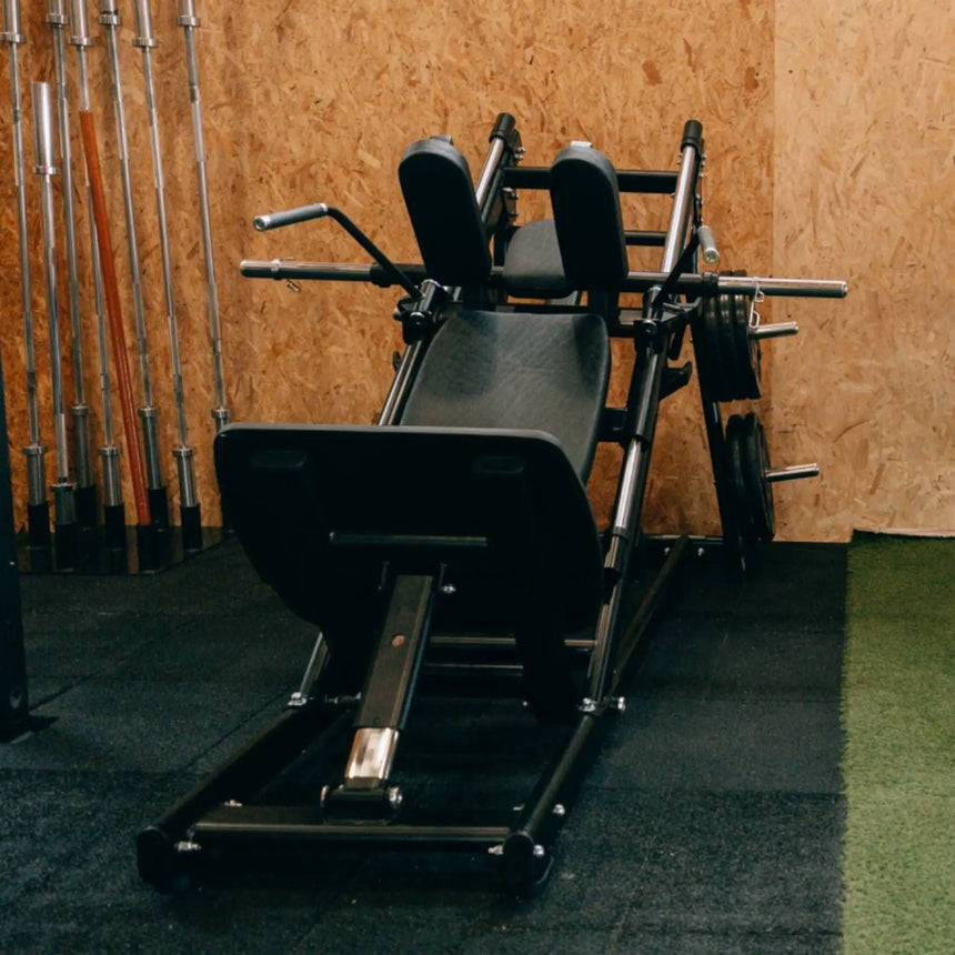 Titanium Strength | BS-PL33 | Hackenschmidt Kniebeuge Maschine Black Series Titanium Strength