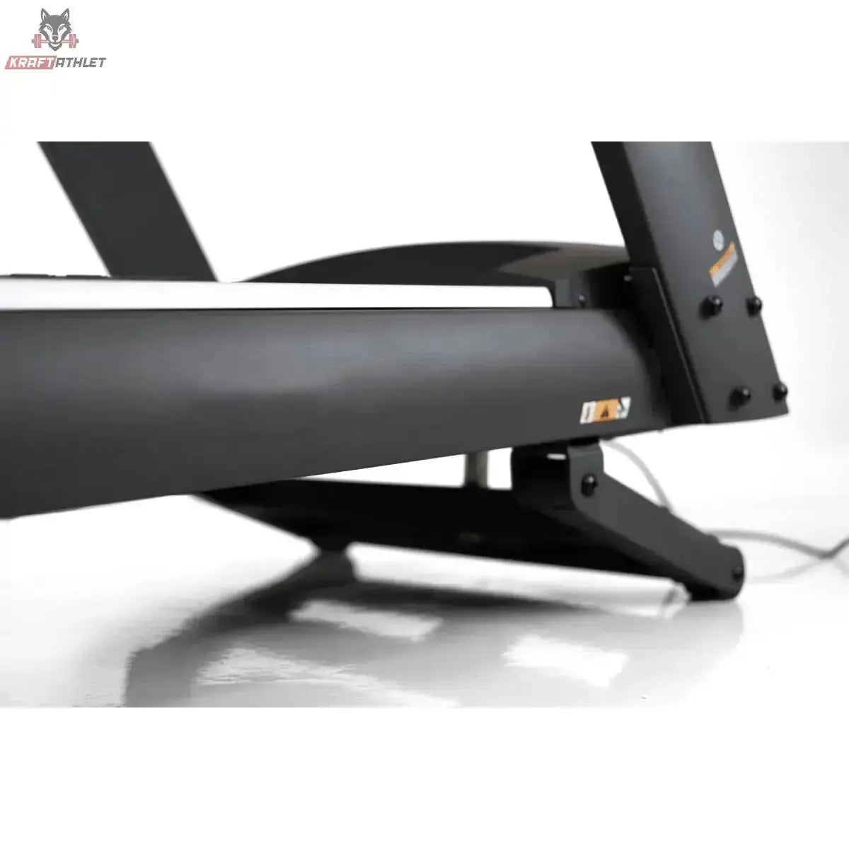 Titanium Strength TM900 LCD Laufband Performance Series Detail des Rahmens mit Motorabdeckung und Fußteil in Schwarz