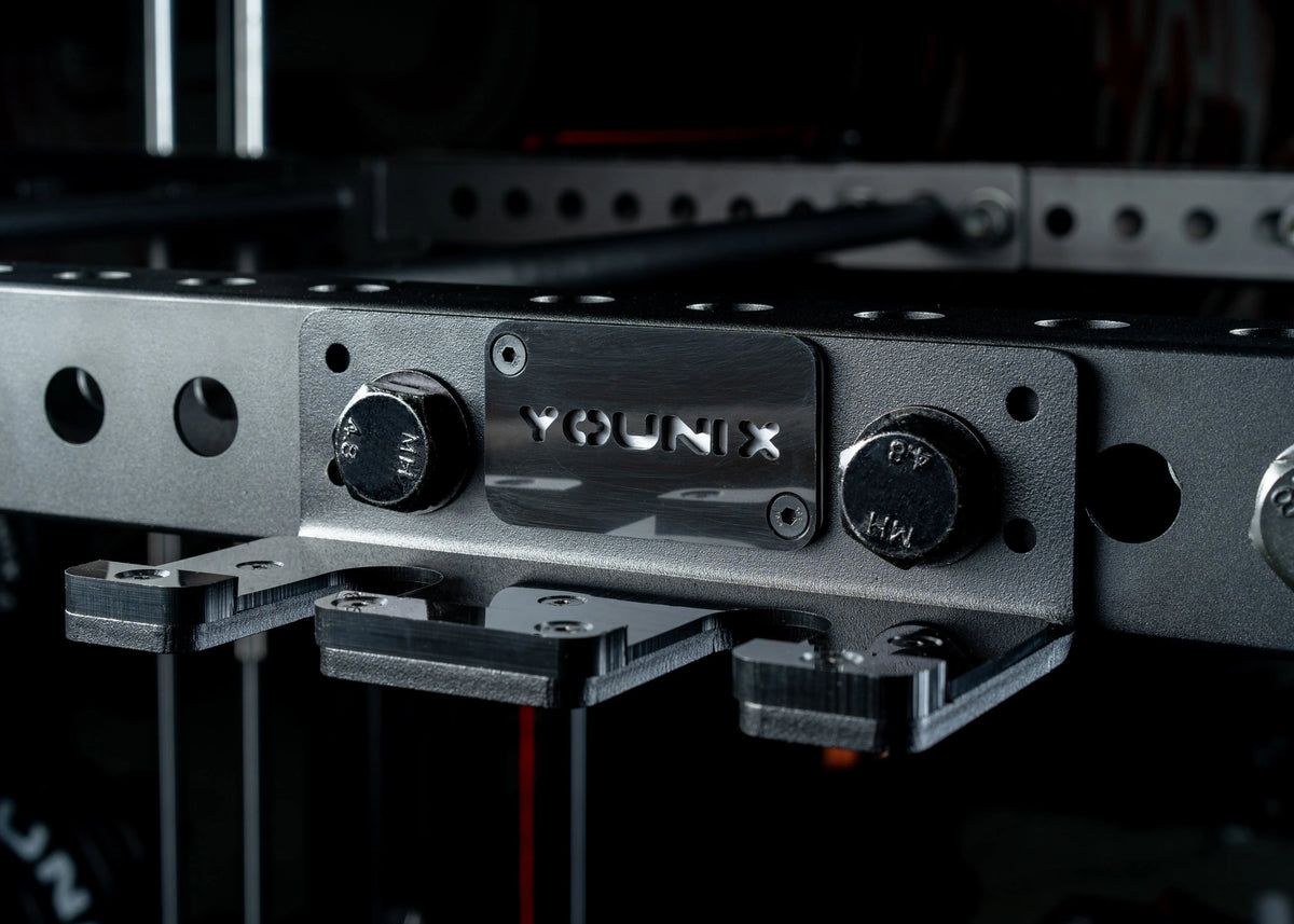 Younix Vertical 2 Bar Hanger Langhantel-Halter am Rack montiert, Detail der Halterungen im Studio