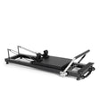 Elina Pilates HL1 Reformer aus eloxiertem Aluminium, Schrägansicht