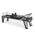 Elina Pilates HL4 Reformer aus eloxiertem Aluminium, Schrägansicht