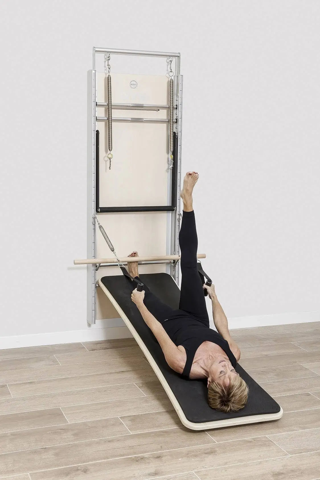 Elina Pilates Wall Board ONNE, Ausführung Full Equip mit Ballettstange