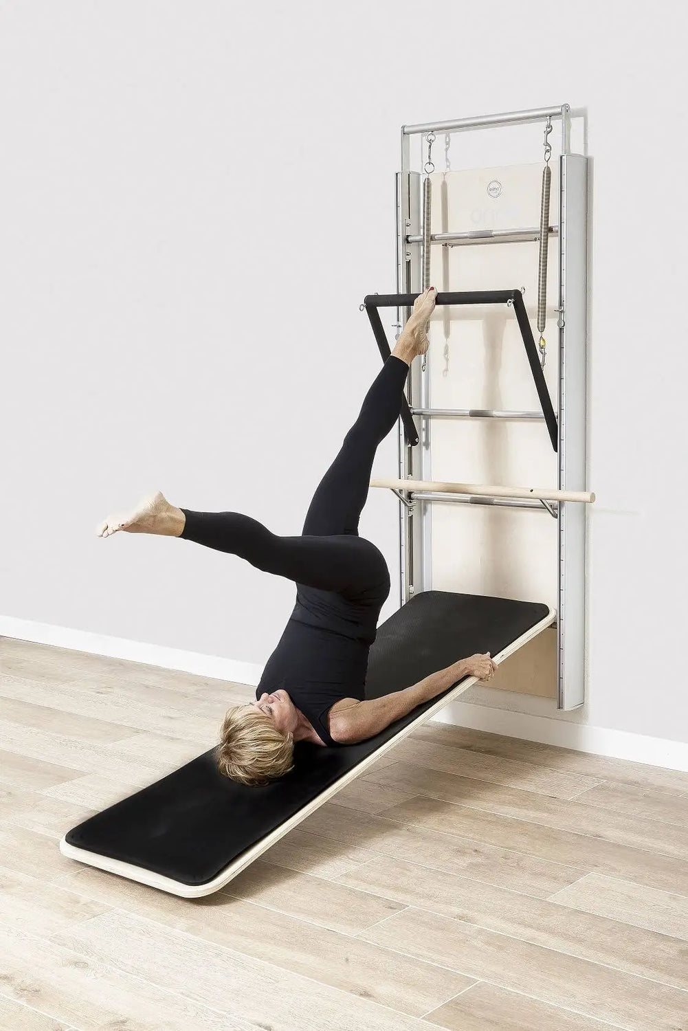Elina Pilates Wall Board ONNE, Mattentisch mit rutschfester Matte