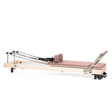 Vertikaler Pilates Reformer in Aged Rose, Seitenansicht