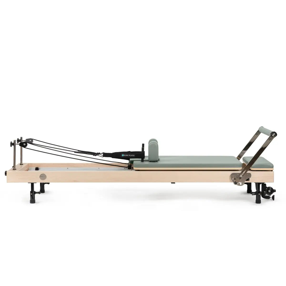 Vertikaler Pilates Reformer in Eukalyptus, vertikal verstaut