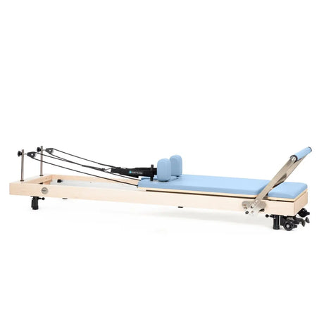 Vertikaler Pilates Reformer in Meerblau, Seitenansicht