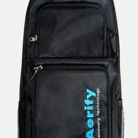 Aerify Backpack für Charge in Schwarz, Frontansicht mit Reißverschlussfächern und blauem Logo-Schriftzug