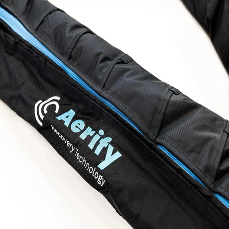 Aerify Charge Recovery System, Detail der Jacke mit Branding und blauem Streifen