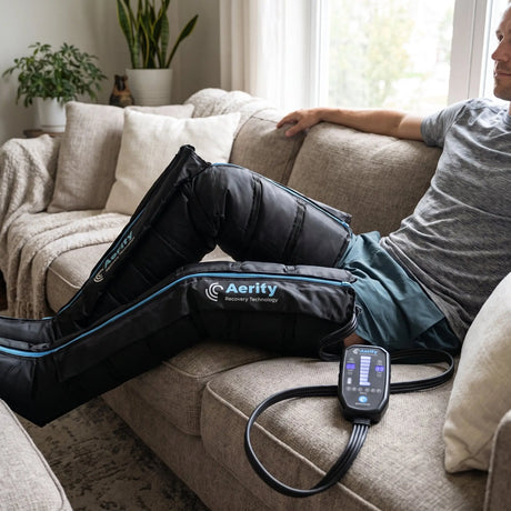 Aerify Charge Recovery System im Einsatz: Sportler entspannt nach dem Training auf dem Sofa