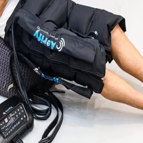 Aerify Compression Shorts für Charge beim Tragen im Sitzen mit angeschlossenem Steuergerät, schwarz