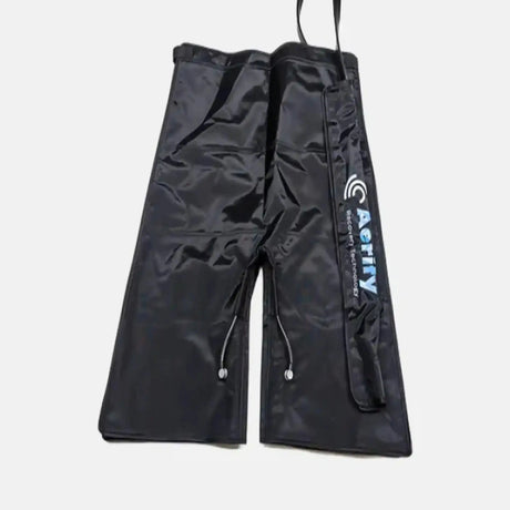 Aerify Compression Shorts für Charge liegend in Draufsicht mit Luftschläuchen, schwarz