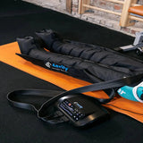 Aerify Standard Recovery Boots, Person trägt Boots bei Wiederherstellungssitzung