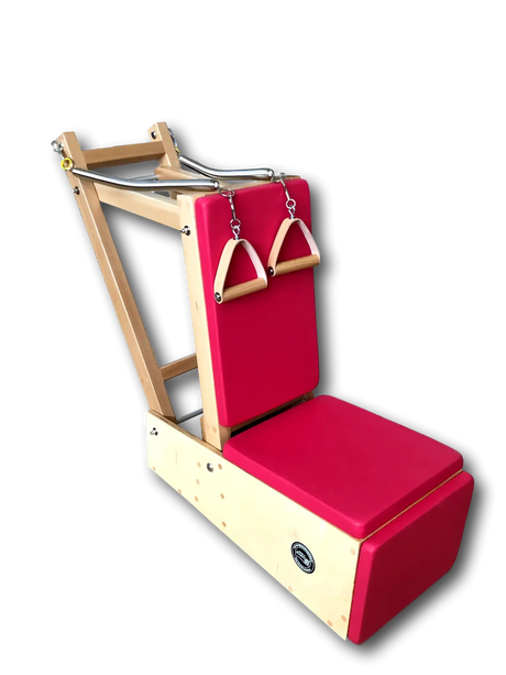 Body & Exercise Arm Baby Chair – Schrägansicht mit rotem Polster, Holzrahmen und Griffen vor Schwarz