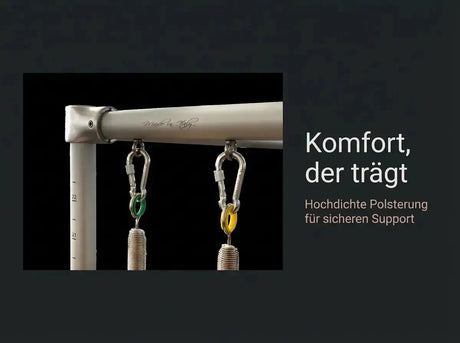 Body & Exercise Cadillac Classic aus Buchenholz, Detail der Karabiner an der Querstange des Rahmens