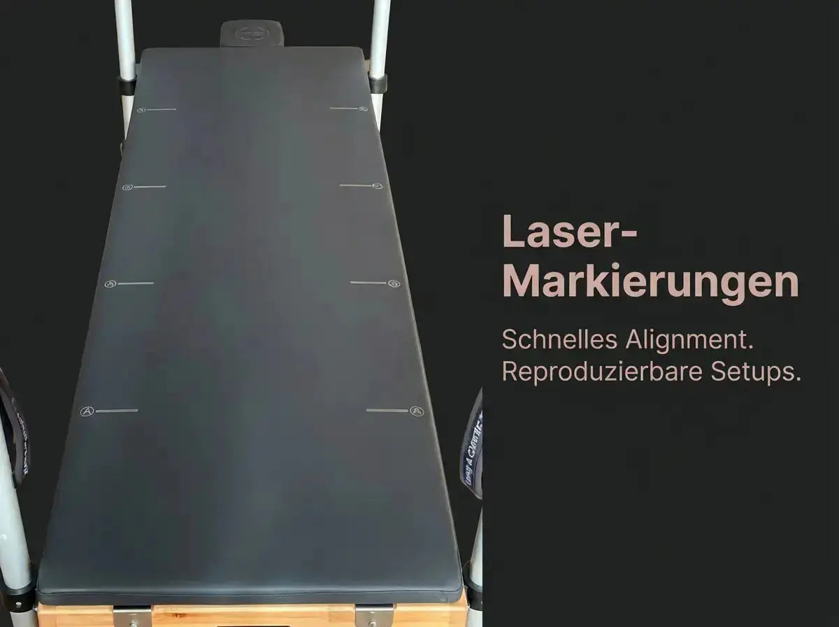 Body & Exercise Cadillac Classic aus Buchenholz, Detail der Liegefläche mit Laser-Markierungen für das Alignment