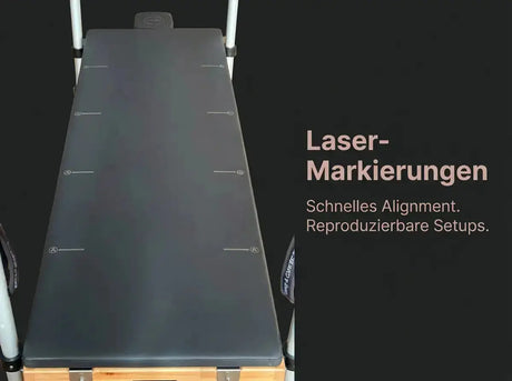 Body & Exercise Cadillac Classic aus Buchenholz, Detail der Liegefläche mit Laser-Markierungen für das Alignment