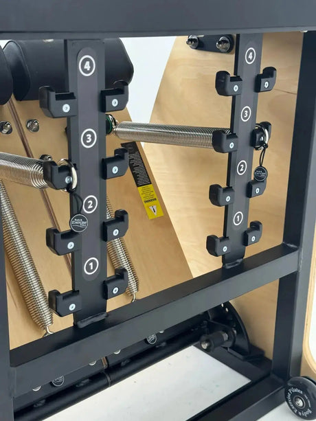 Body & Exercise Combo Chair aus Stahl – Detail der Federaufhängungen am Stahlrahmen