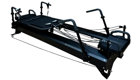 Body & Exercise EVO-Performance Workstation, Schrägansicht auf schwarzem Hintergrund